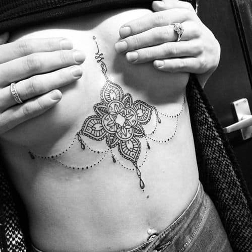 Tatuagem Entre Os Seios Tattoos Completamente Apaixonantes Camila Rocha Noticias