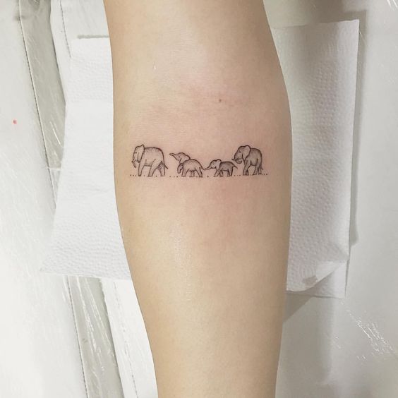 tatuagem família de elefantes