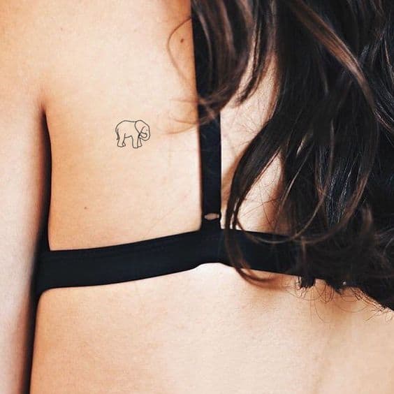 tattoo de elefante nas costas
