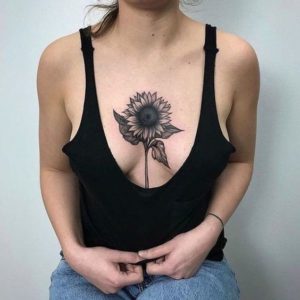 Tatuagem Entre Os Seios Tattoos Completamente Apaixonantes