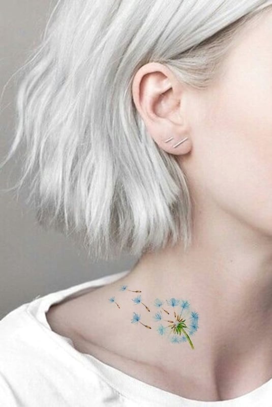 tatuagem feminina no pescoço