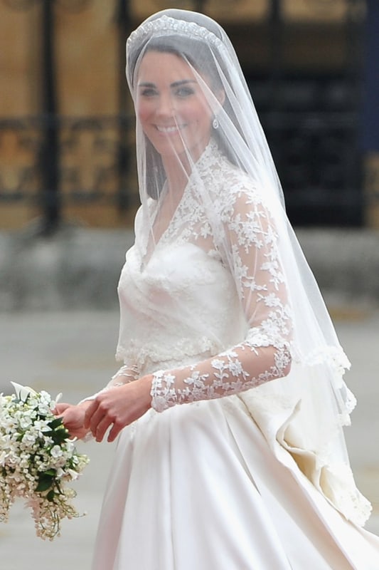 Kate Middleton com véu de grinalda