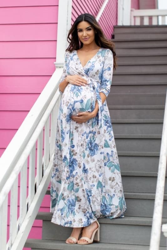 Look delicado com vestido longo para grávidas