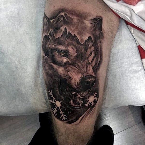 tatuagem na coxa masculina lobo grande
