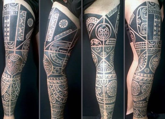 tatuagem na coxa masculina tribal fechada