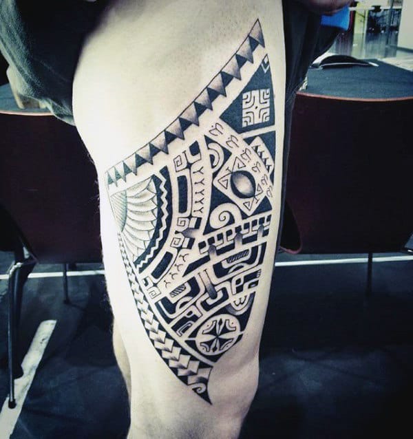 tatuagem na coxa masculina tribal ideias