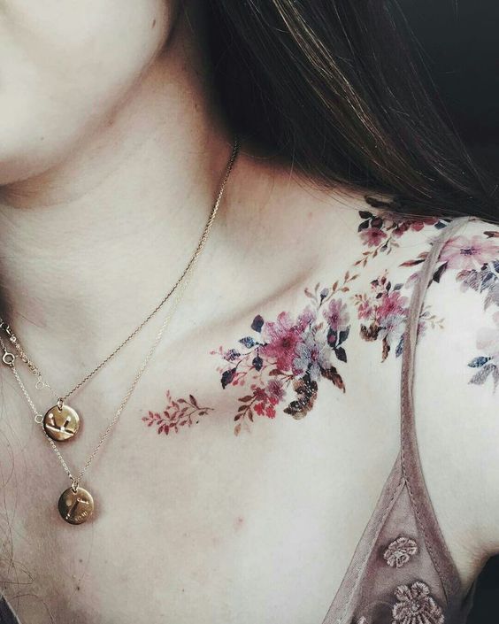 tatuagem floral colorida