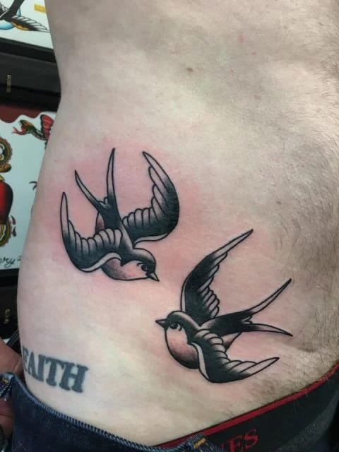 tatuagem masculina de pássaros
