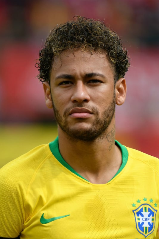 corte de cabelo cacheado Neymar