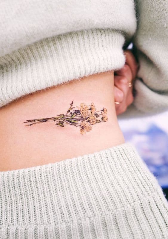 tatuagem delicada de flores