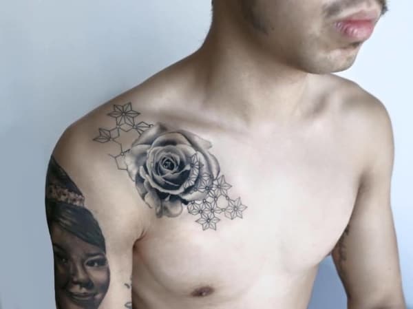 tatuagem masculina de rosa