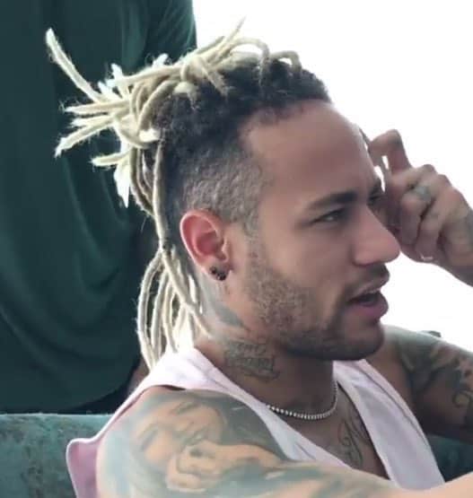 Neymar com dreads loiros
