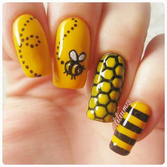 nail art de abelha