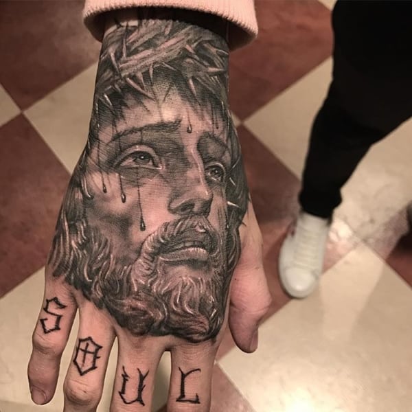 Linda tattoo de Jesus na mão