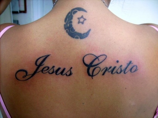 Tatuagem Jesus Cristo escrita grande