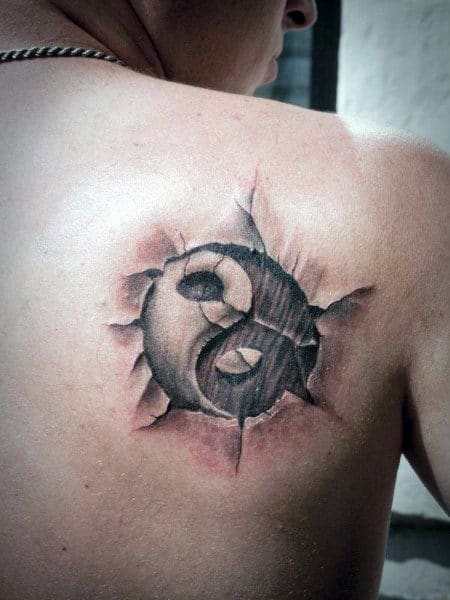 Tatuagem Yin Yang nas costas