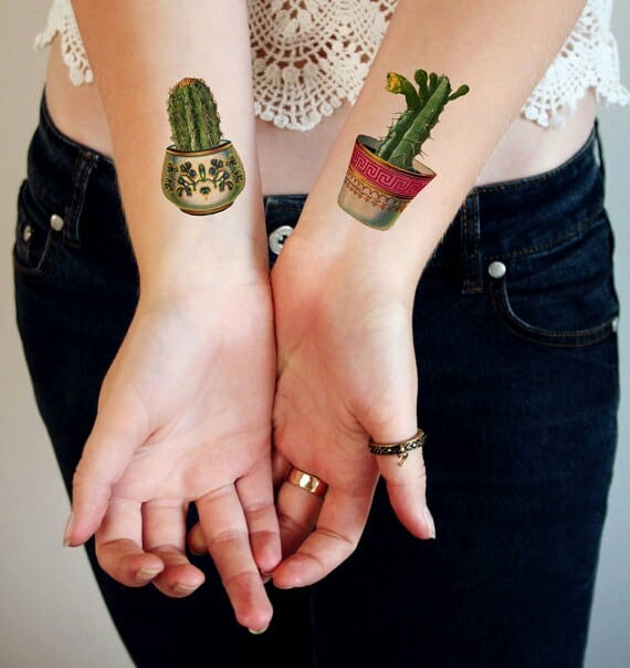 Cactus Tattoo - linha fina  Tatuagem suculenta, Tatuagem de