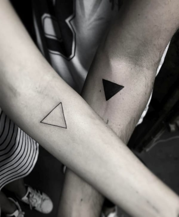 Tattoos que representam os 4 elementos (Fogo, Água, Terra e Ar)  Tatuaje  de triangulo, Tatuajes minimalistas, Tattoos triangulos
