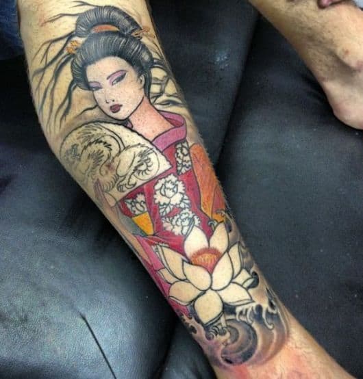 tattoo de gueixa na perna