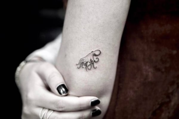 tatuagem de polvo feminina