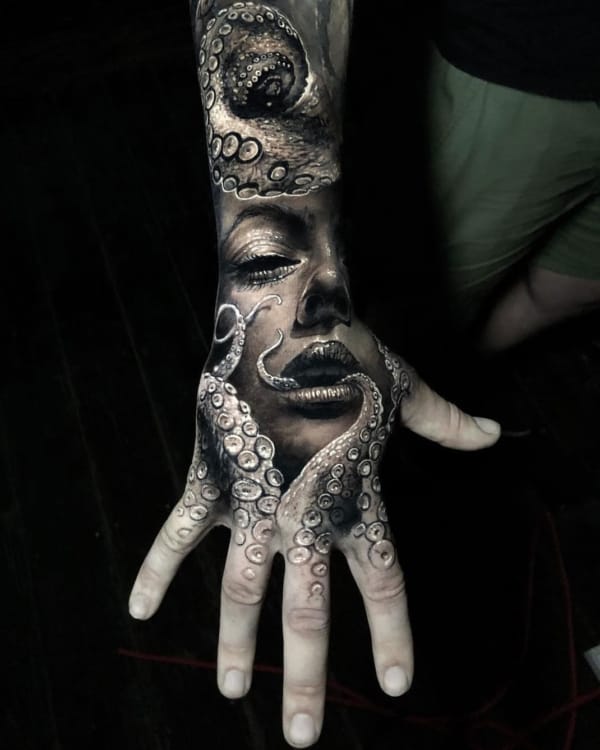 tatuagem de polvo na mão 3d