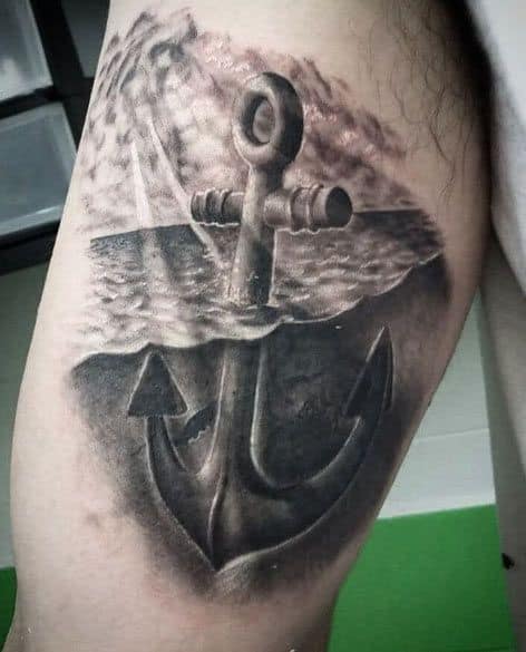 tatuagem no bíceps masculino de âncora