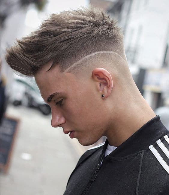 corte masculino para cabelo loiro e liso com risca