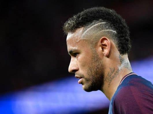 corte de cabelo do Neymar com listras no cabelo