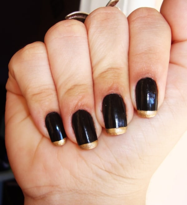 nail art em preto e dourado