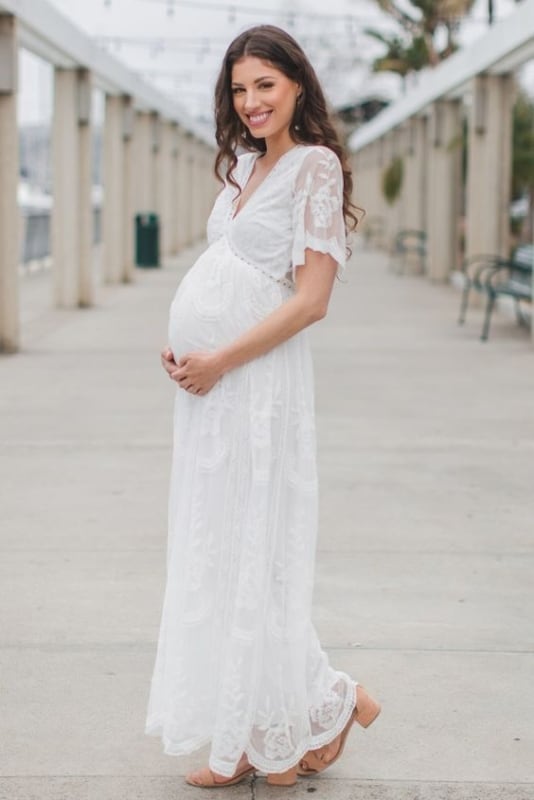 grávida com vestido longo para casamento civil