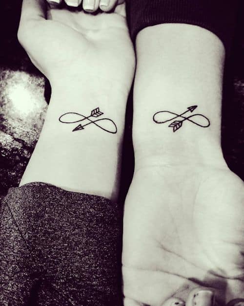 As tatuagens que se referem ao símbolo do infinito fazem sucesso