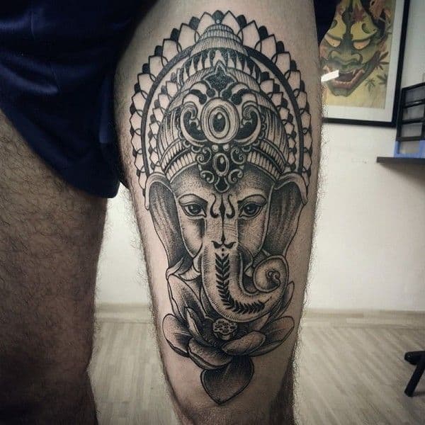 Tatuagem Ganesha na perna
