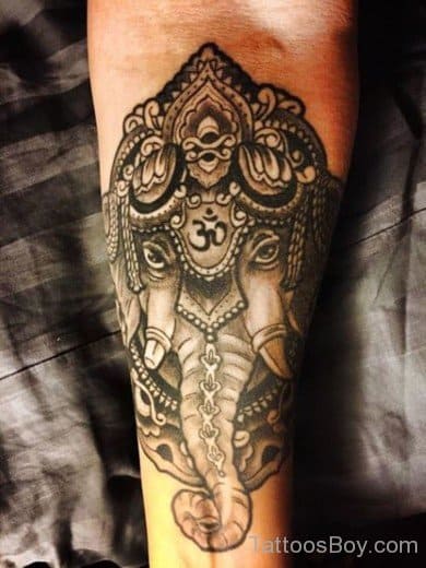 Tatuagem Ganesha no braço sombreada