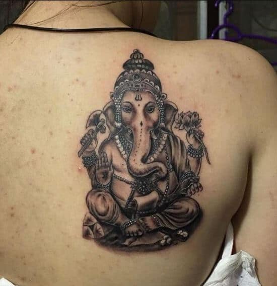 Tatuagem Ganesha pequeena nas costas