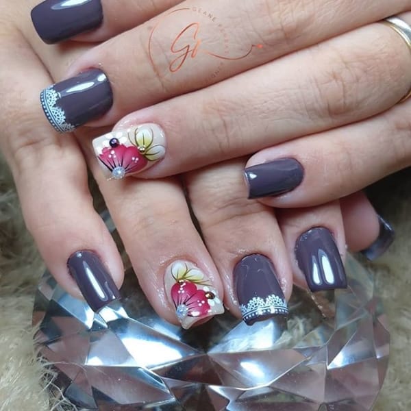 Unhas de madrinhas com filha única floral