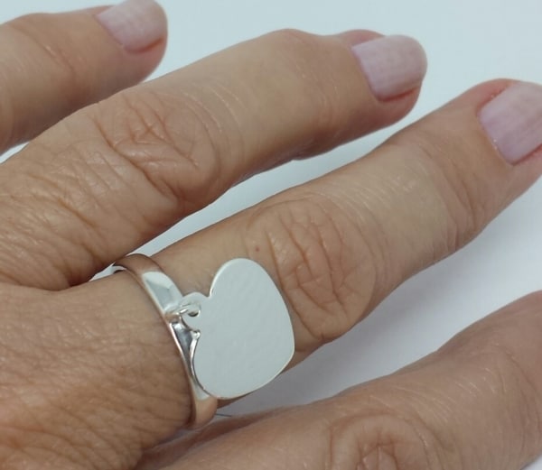 anel com pingente prata coração em branco