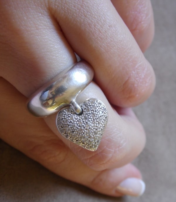 anel com pingente prata coração