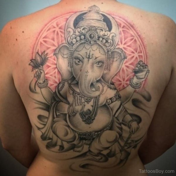 ideia de Tatuagem Ganesha nas costas