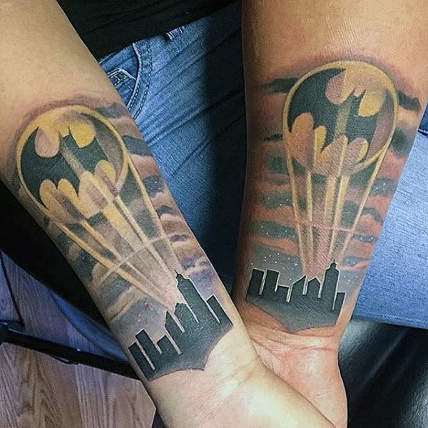 tattoo do batman no braço