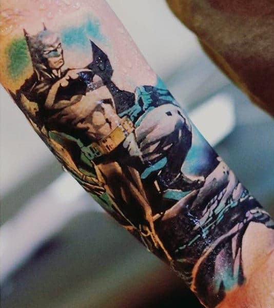 tattoo realista do Batman no braço