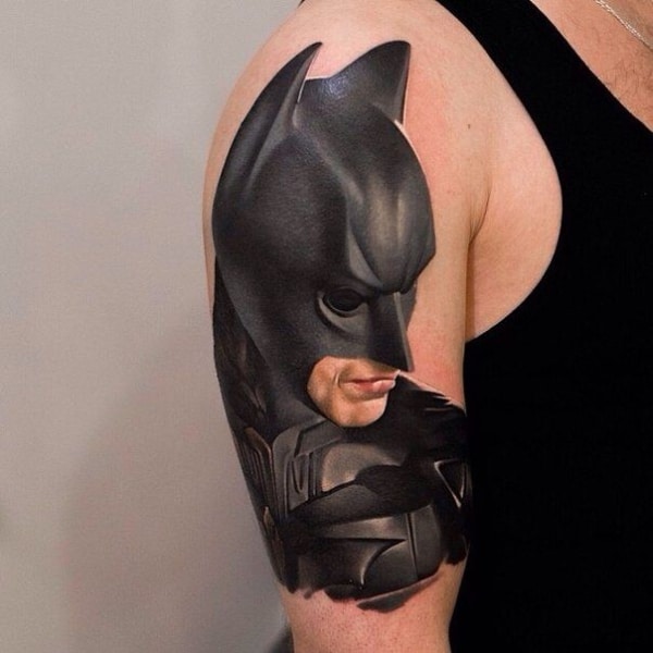 tatuagem Batman no braço realista