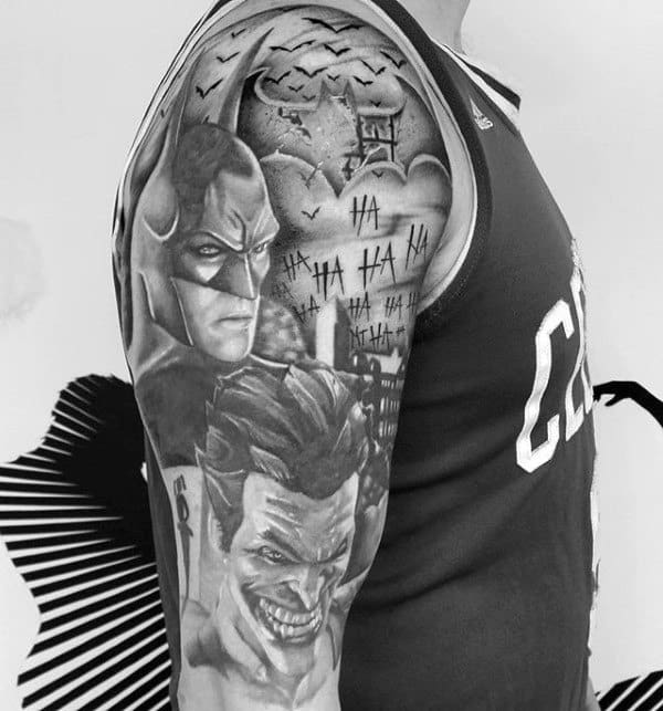 tatuagem Batman no braço sombreada