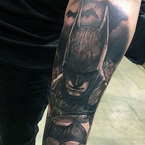 tatuagem Batman no braço