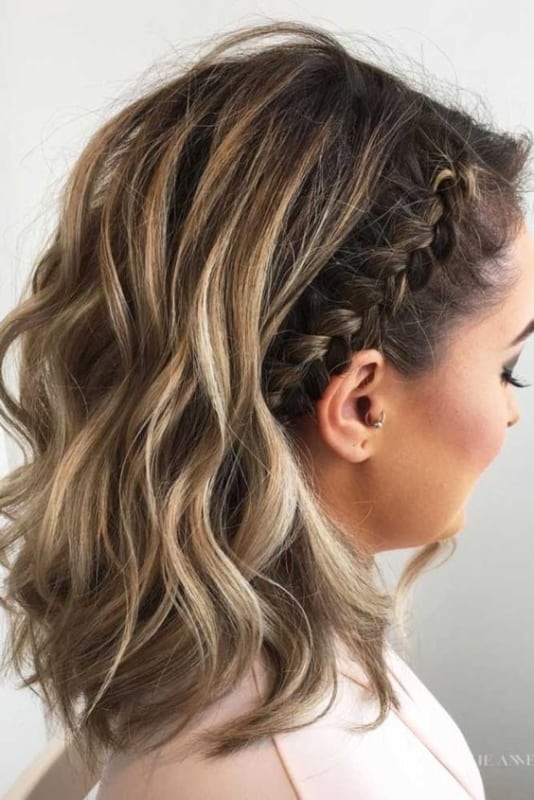 penteado de madrinha com trança lateral