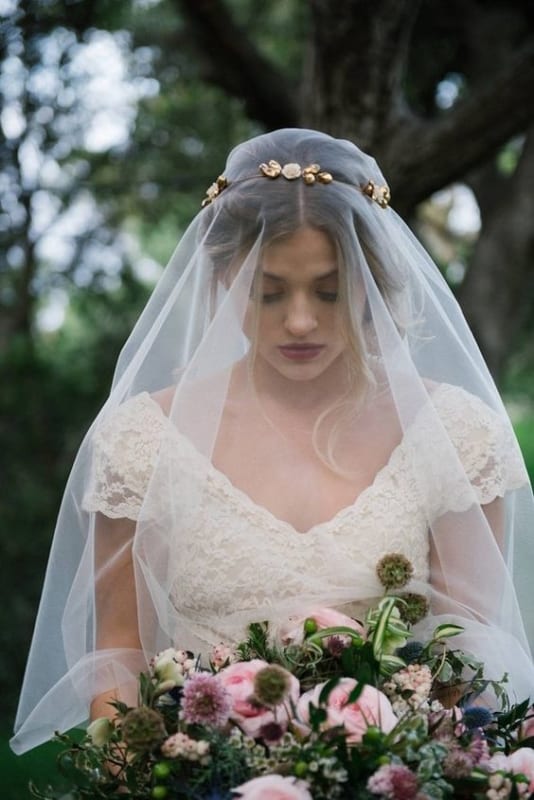 penteado de noiva com véu para casamento ao ar livre