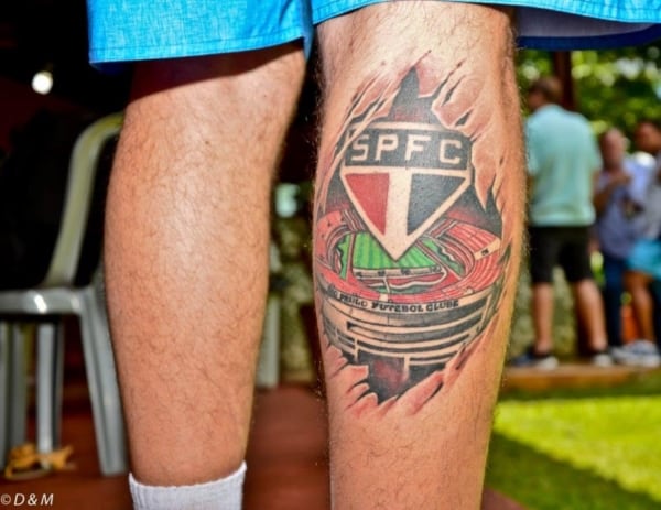 tatuagem São Paulo na perna completa