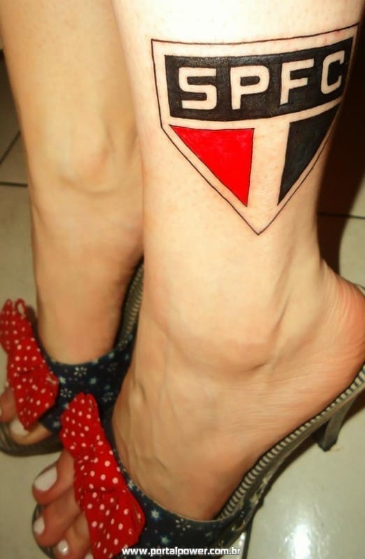 tatuagem do São Paulo feminina escudo