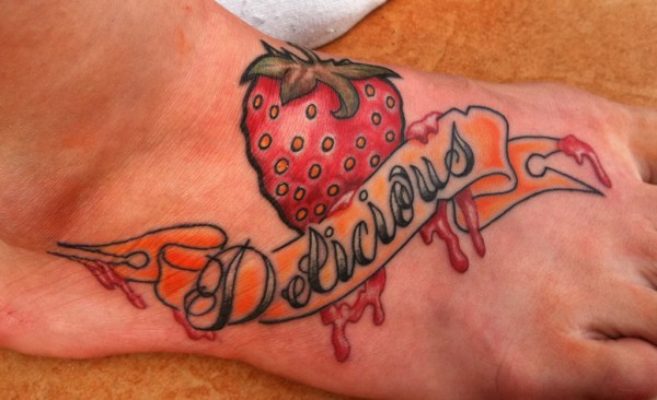 tatuagens de morango com arte