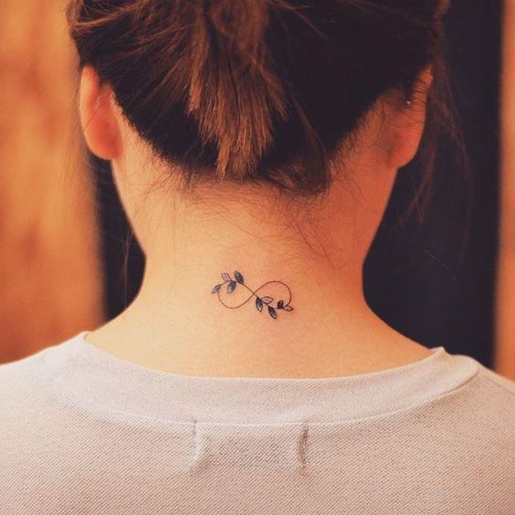 tatuagem feminina de infinito