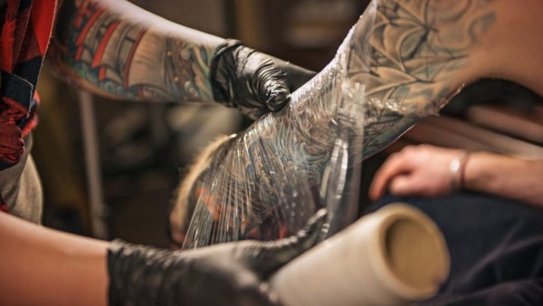 Cuidados com a tatuagem para evitar possíveis complicações